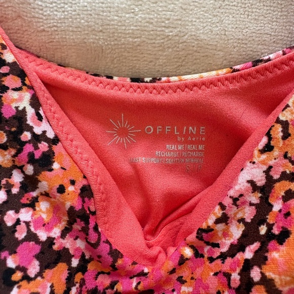 Workout top - Picture 2 of 3